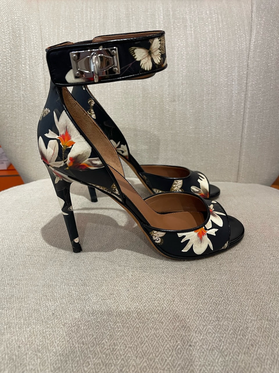 Sandales Givenchy noirs T.39