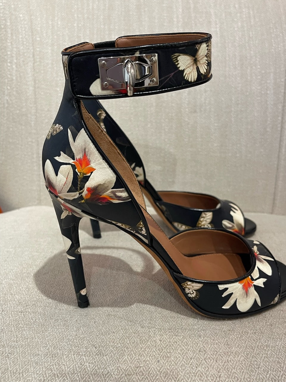Sandales Givenchy noirs T.39