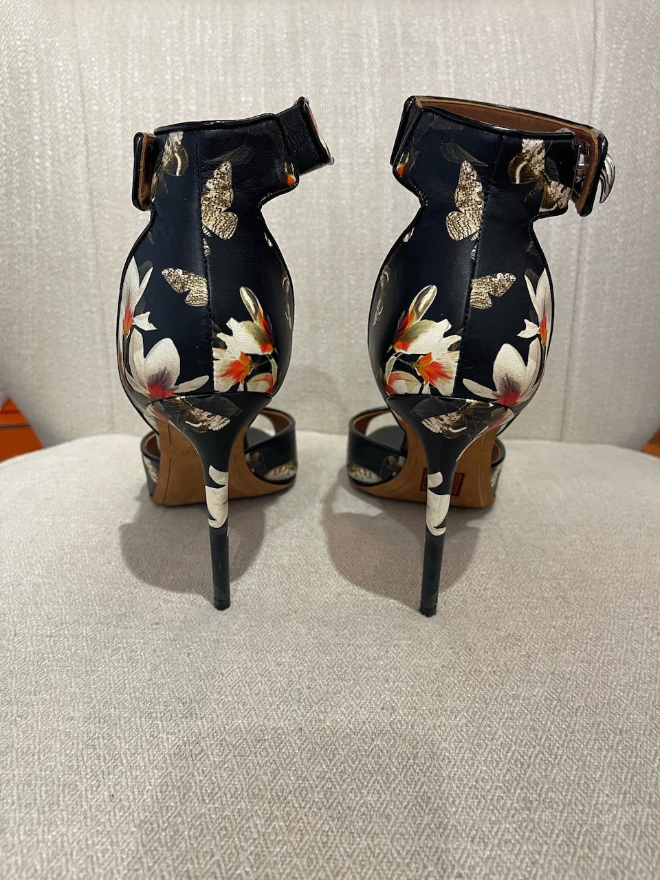 Sandales Givenchy noirs T.39