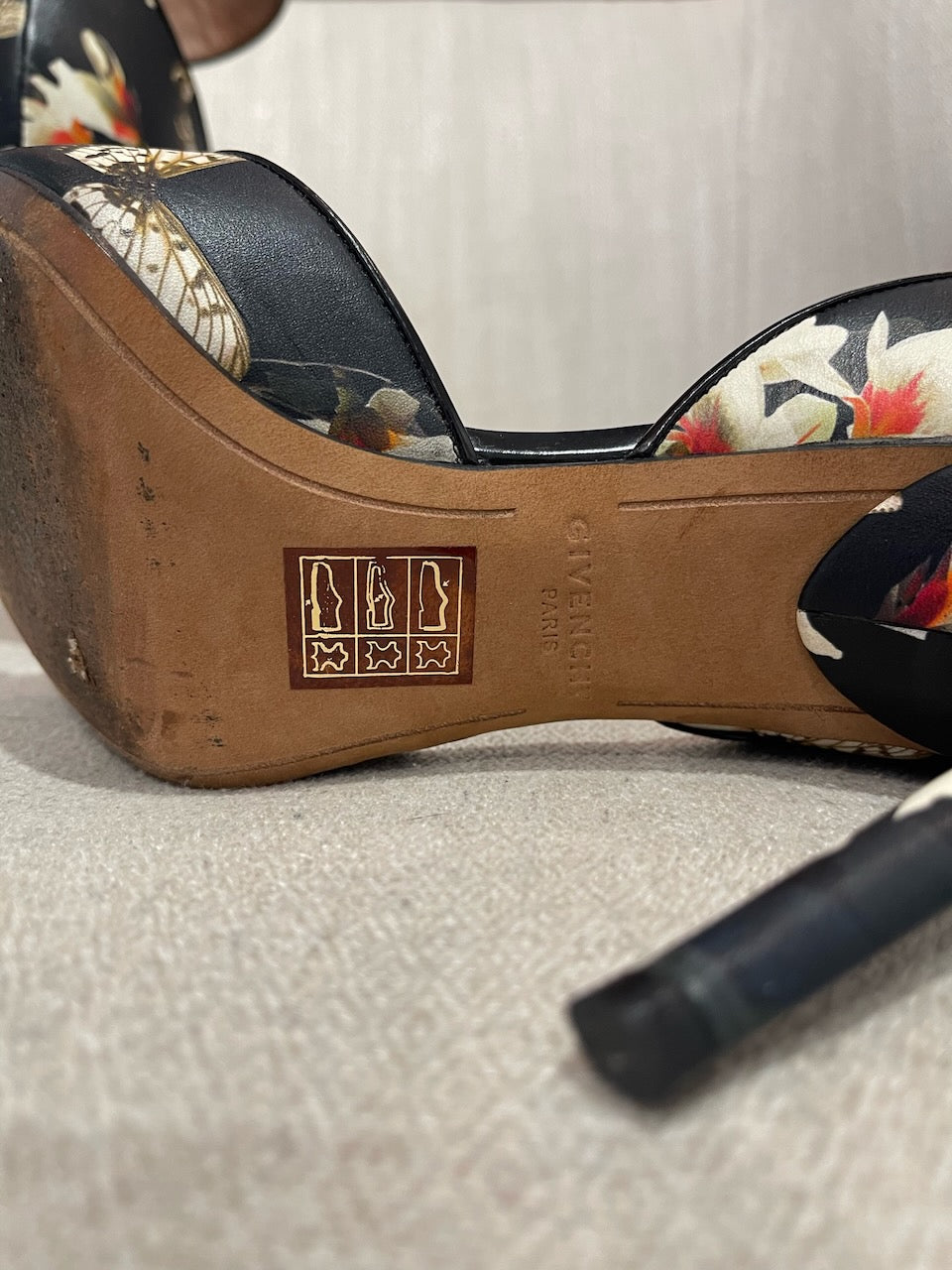 Sandales Givenchy noirs T.39
