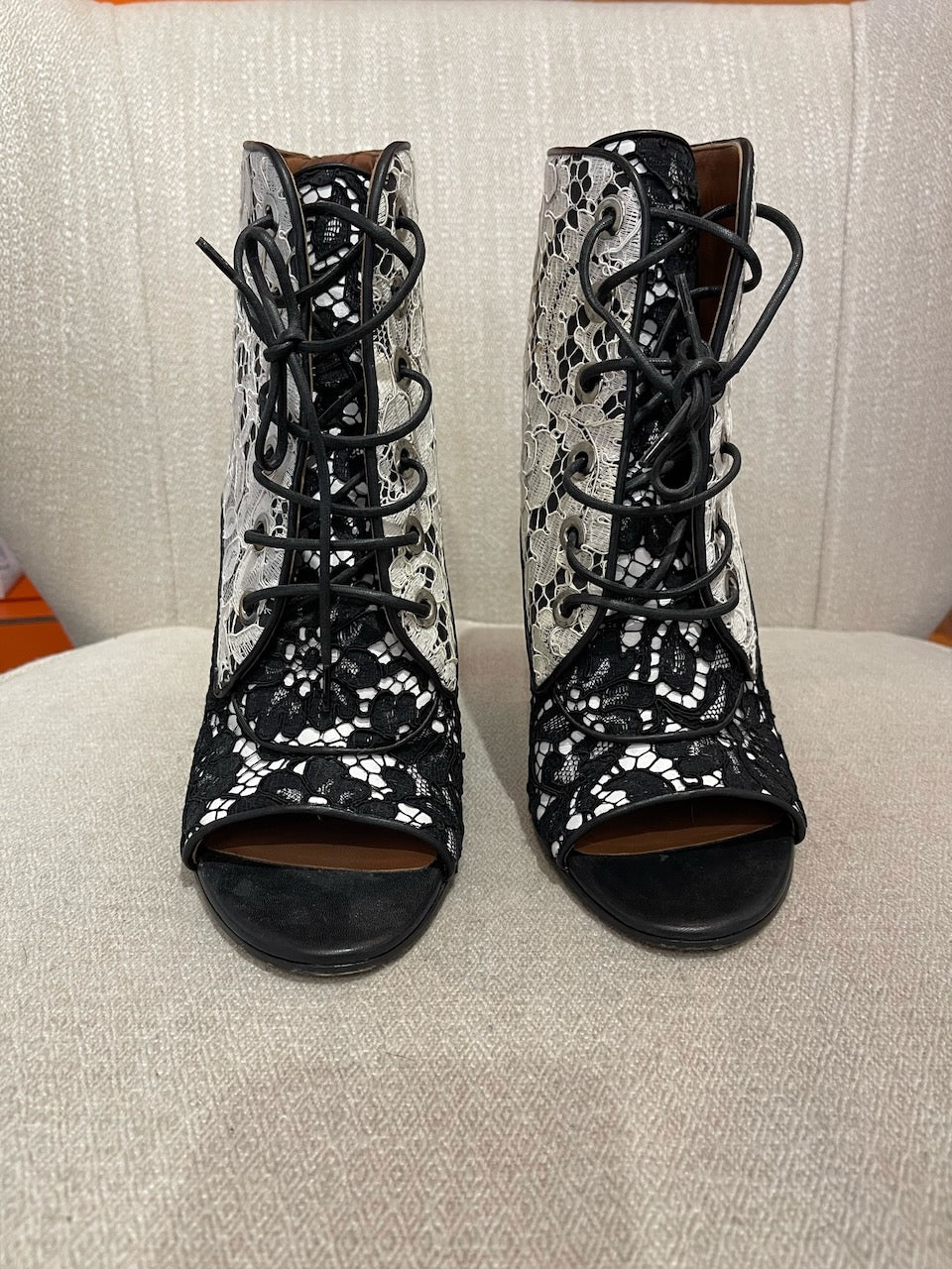 Boots Givenchy en dentelle T.37
