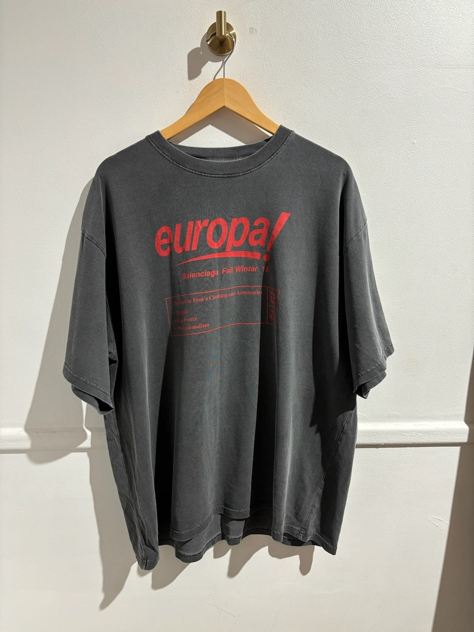 T shirt Balenciaga gris T.S Closet2Closet.Paris