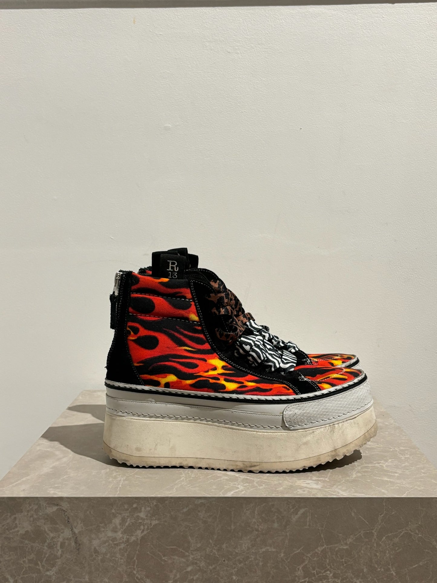 Baskets R13 flammes T.37