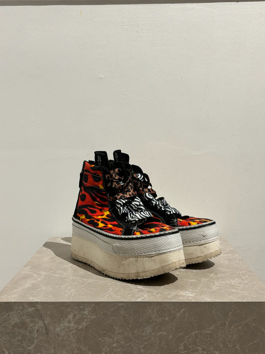 Baskets R13 flammes T.37