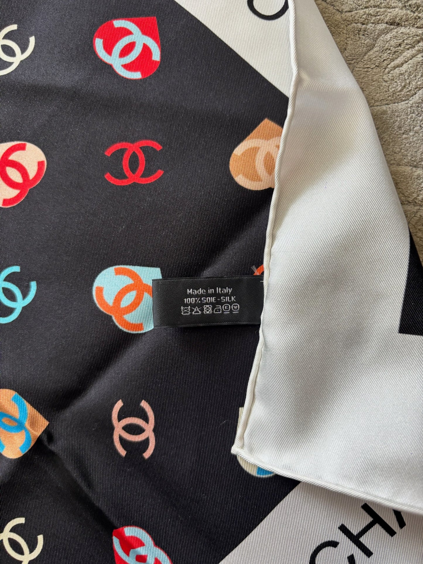 Foulard 90 Chanel ruban blanc