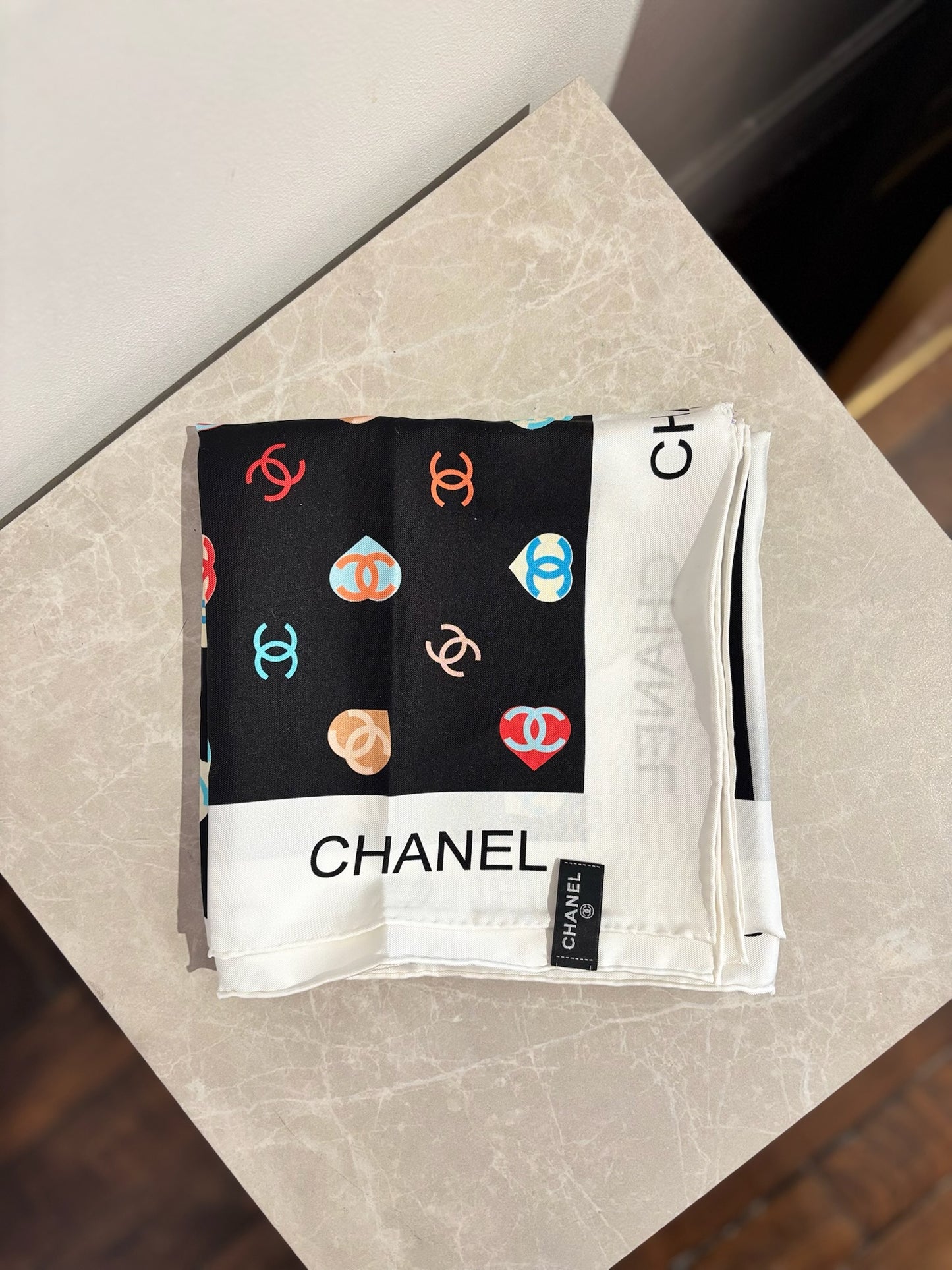 Foulard 90 Chanel ruban blanc