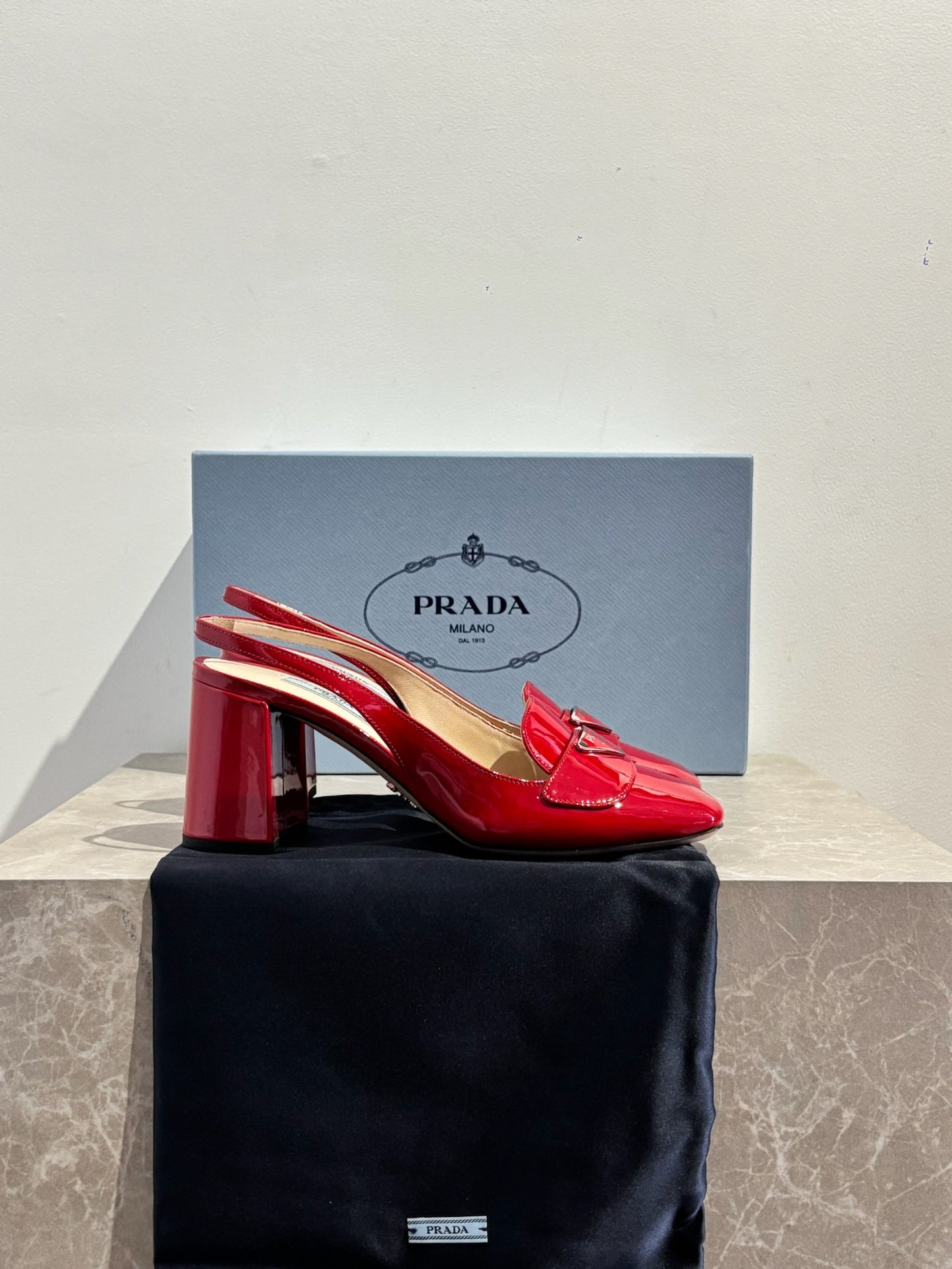 Escarpins Prada rouges T.36