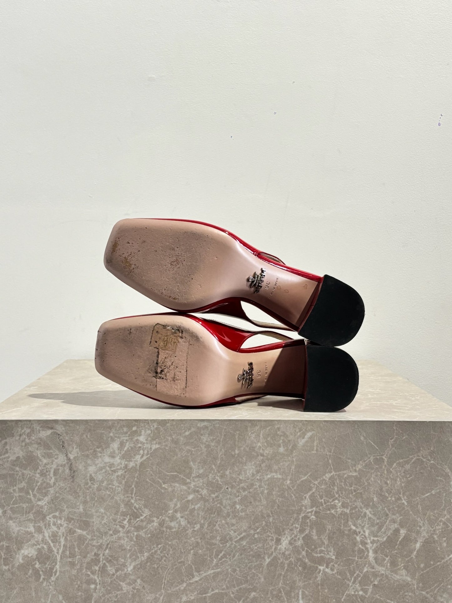 Escarpins Prada rouges T.36