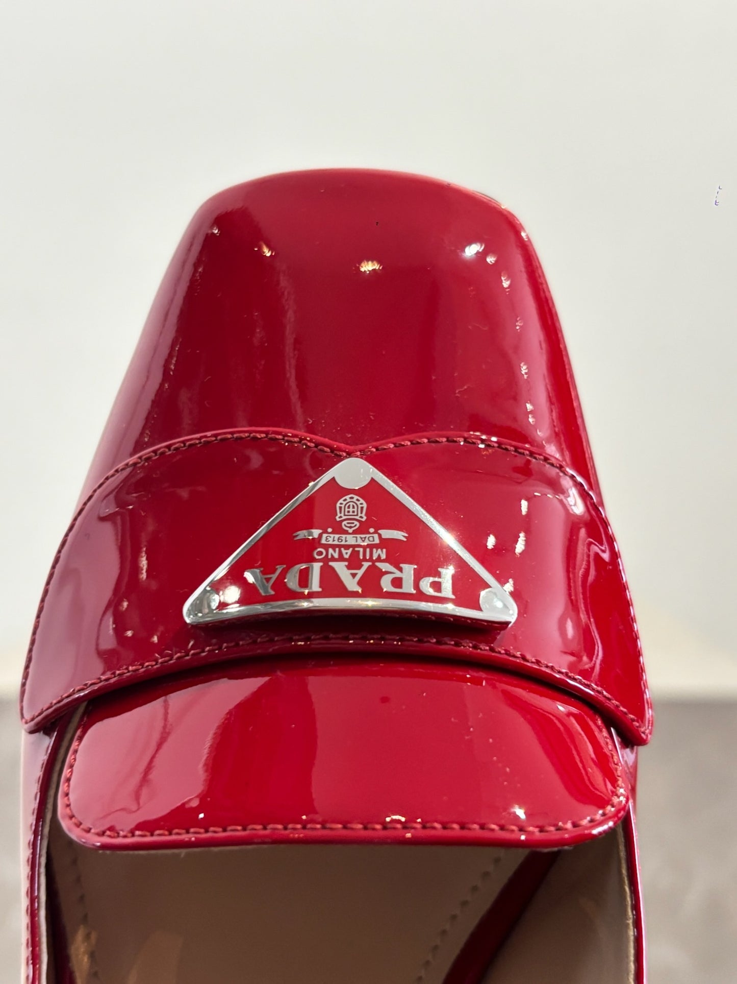 Escarpins Prada rouges T.36