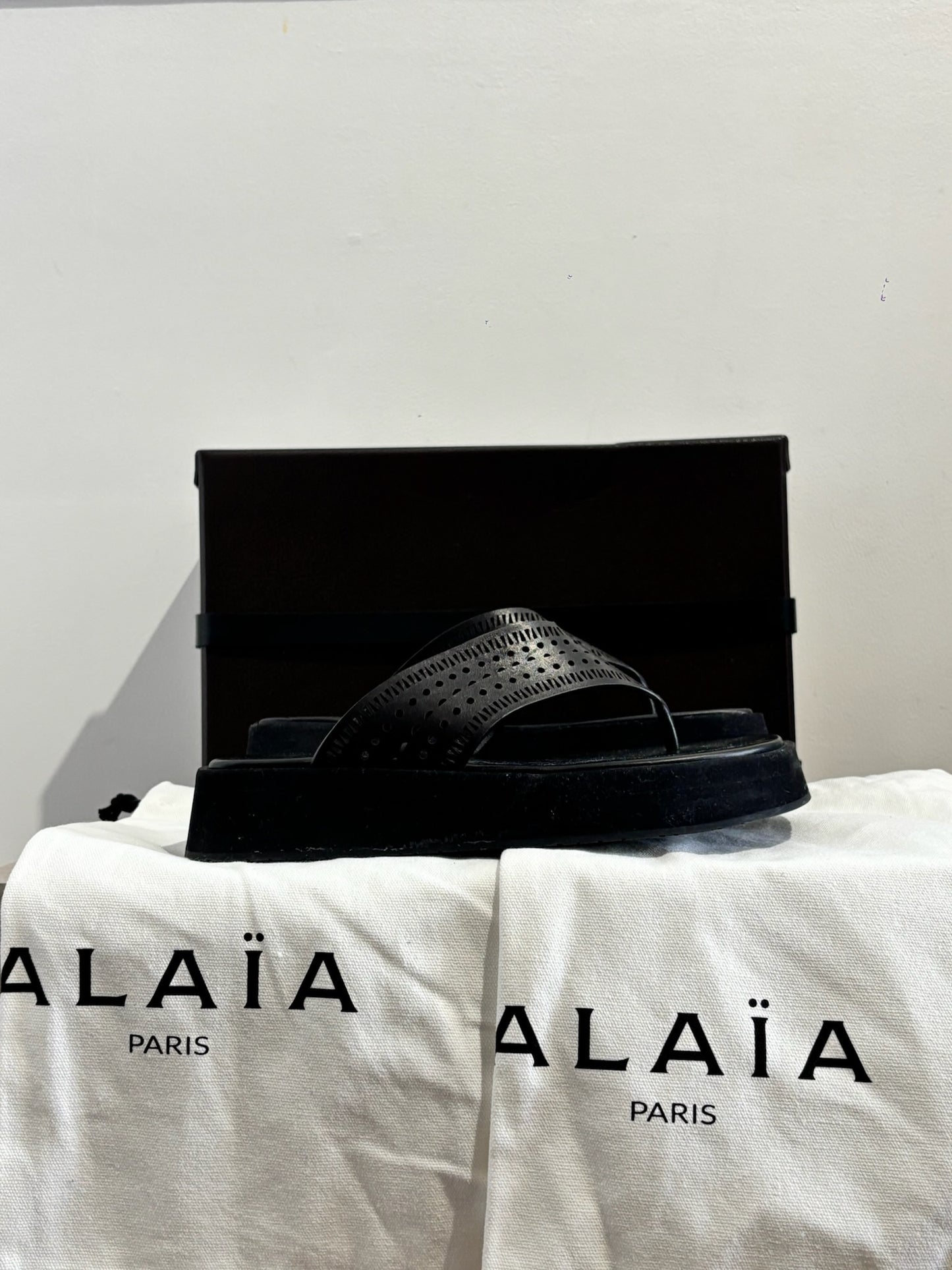 Sandales Alaia noires T.36