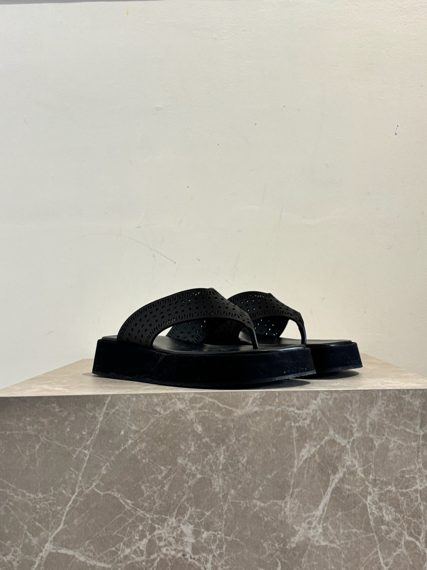 Sandales Alaia noires T.36