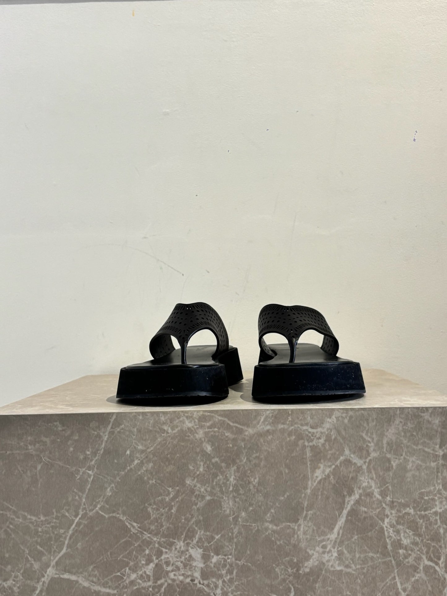 Sandales Alaia noires T.36