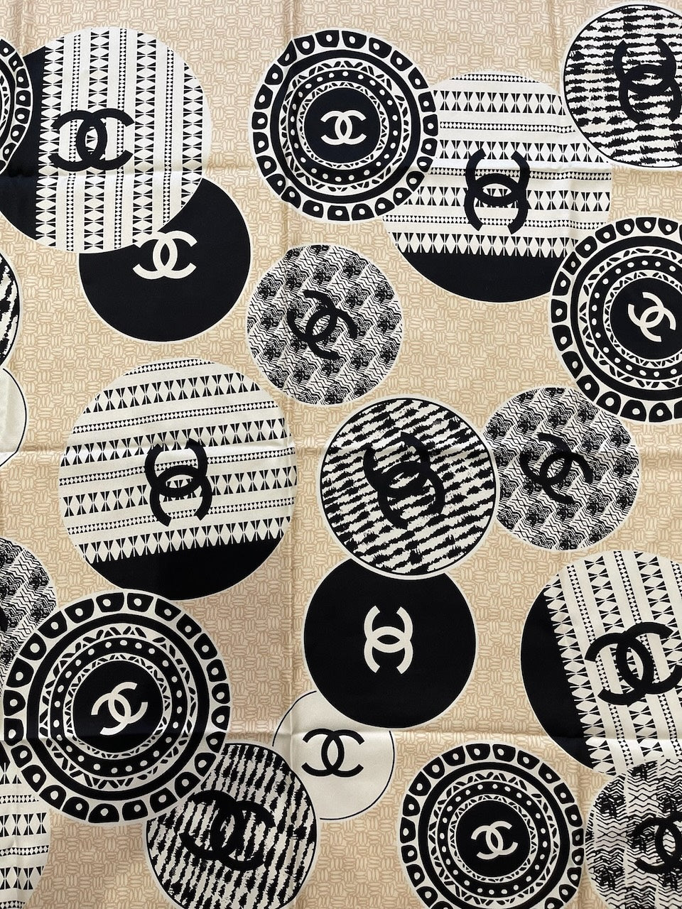 Foulard Chanel beige écru noir