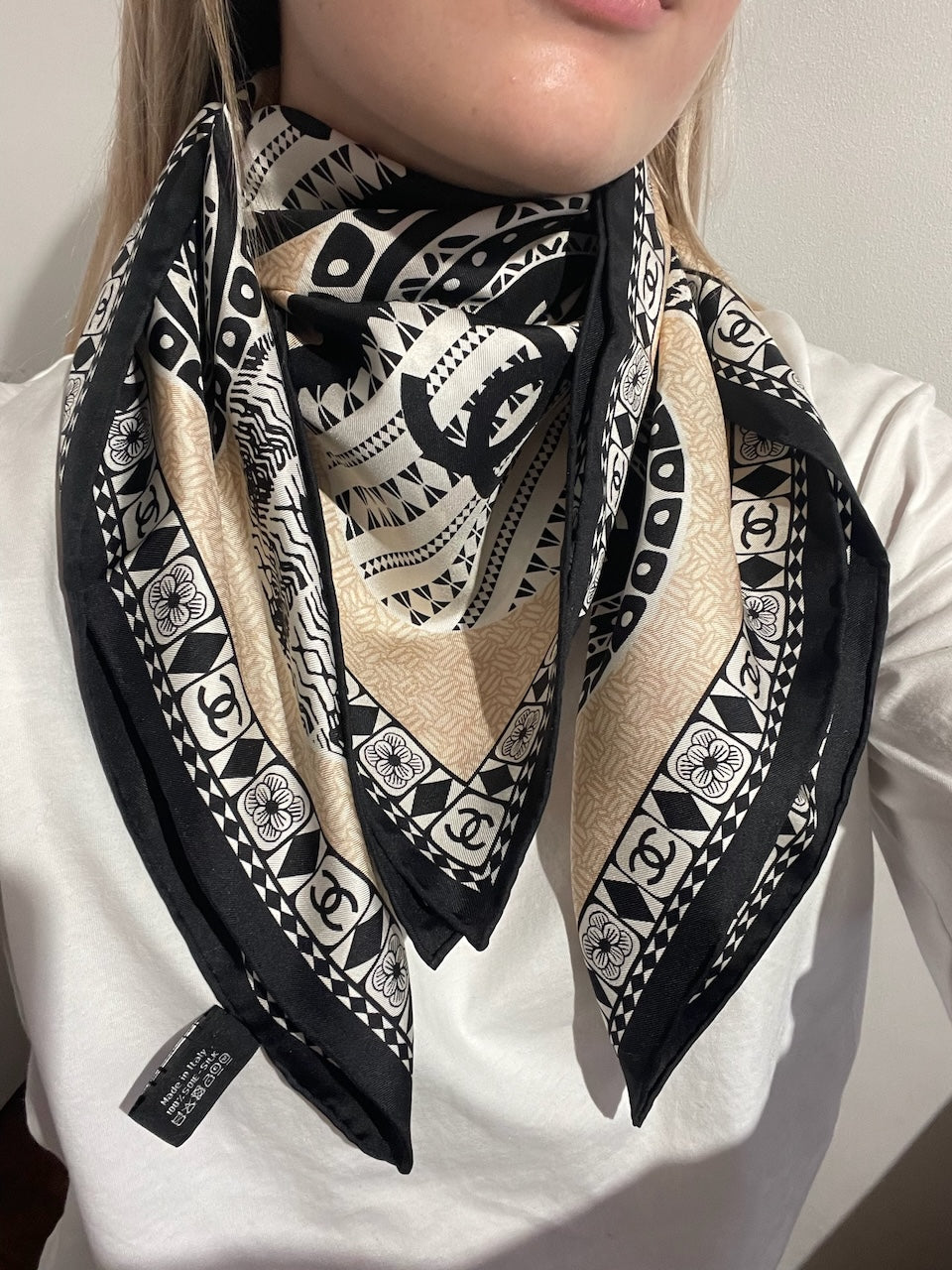 Foulard Chanel beige écru noir
