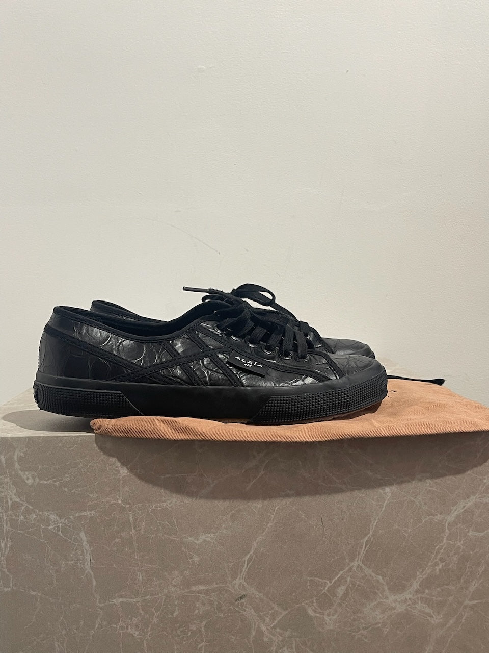Baskets Alaia x Superga noires T.40