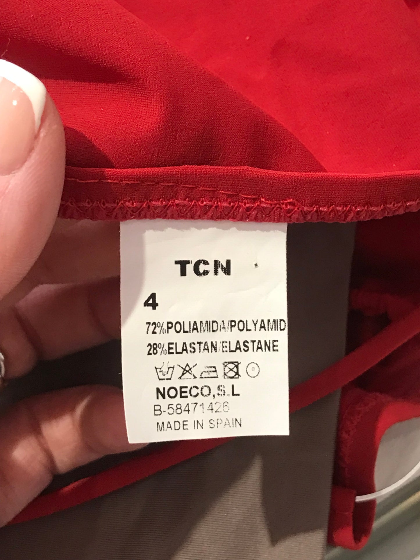 Maillot de bain TNC rouge T.4