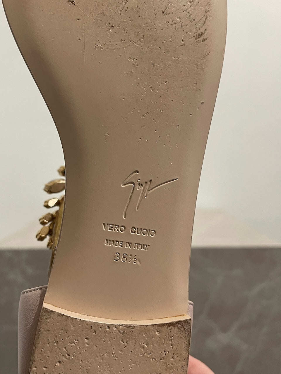 Sandales Giuseppe Zanotti beiges T.38,5
