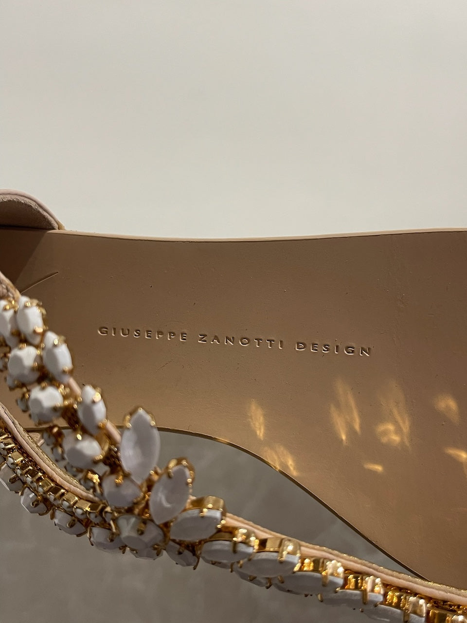 Sandales Giuseppe Zanotti beiges T.38,5