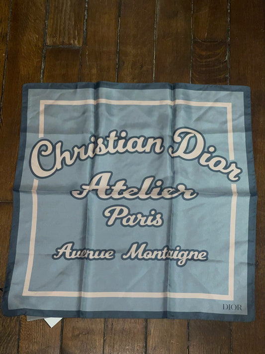 Carré Dior gris NEUF