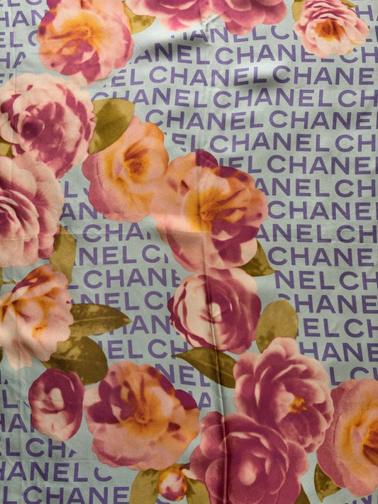 Foulard Chanel bleu et rose