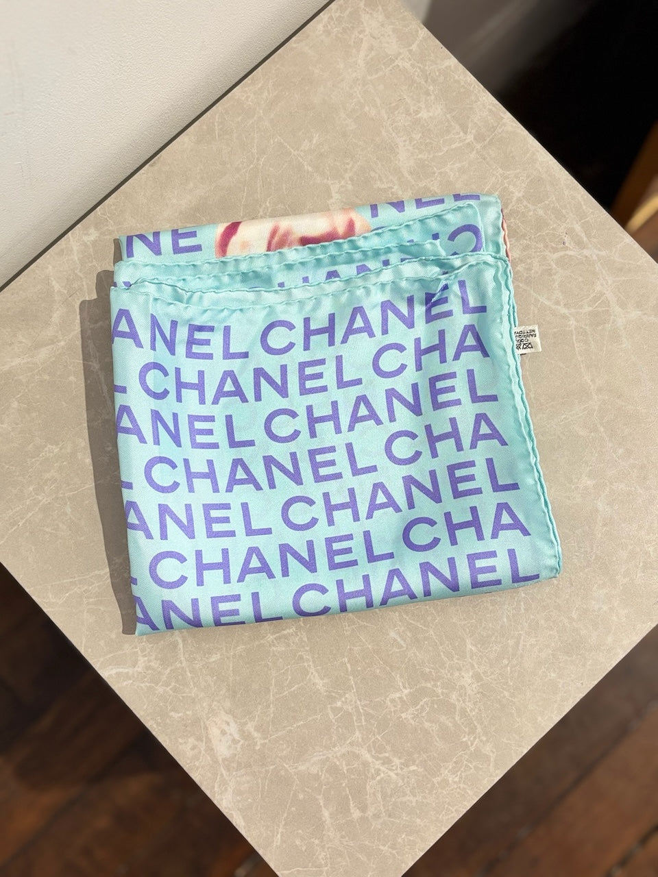 Foulard Chanel bleu et rose