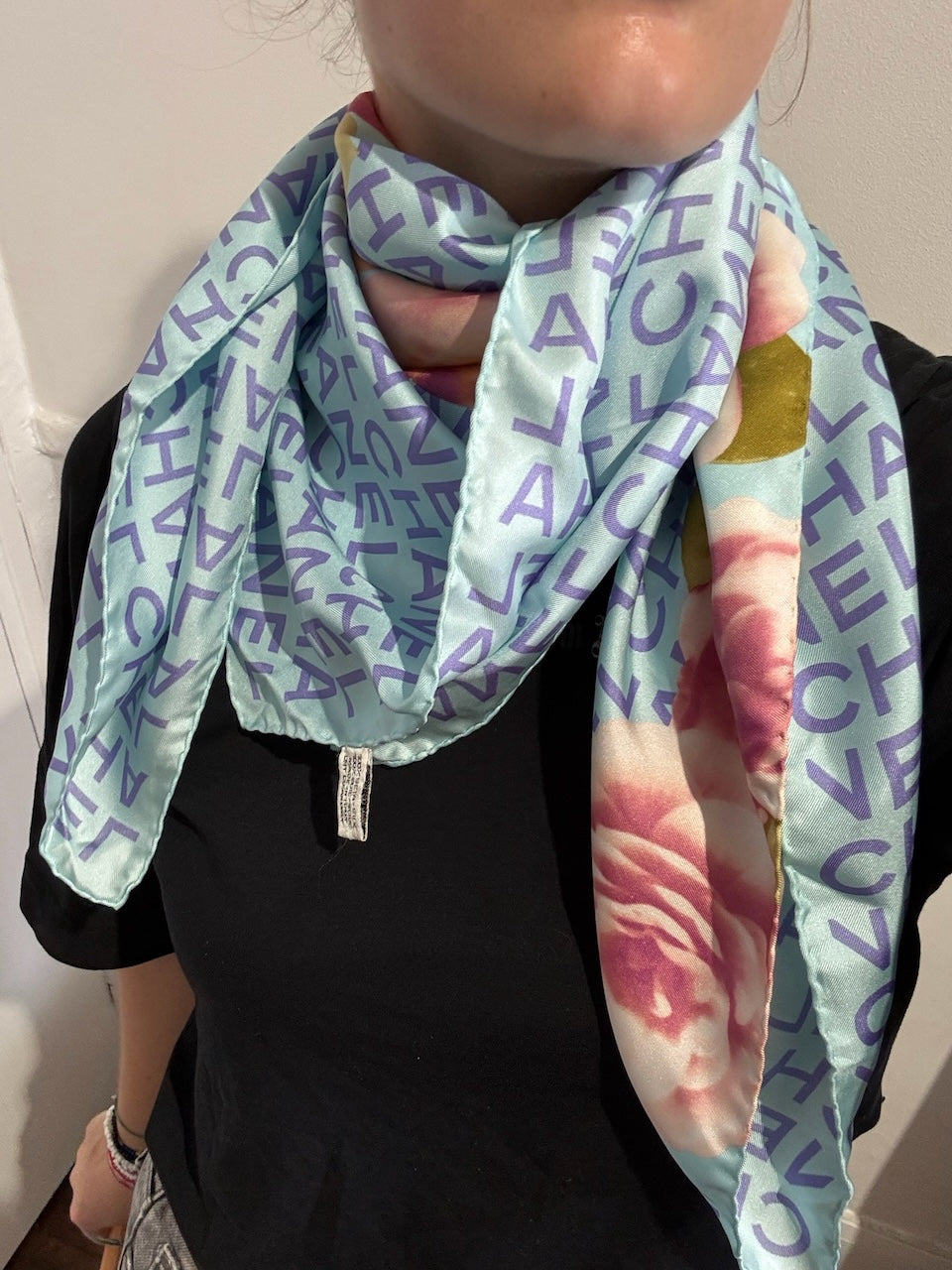 Foulard Chanel bleu et rose