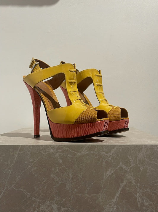 Sandales Fendi jaunes T.40