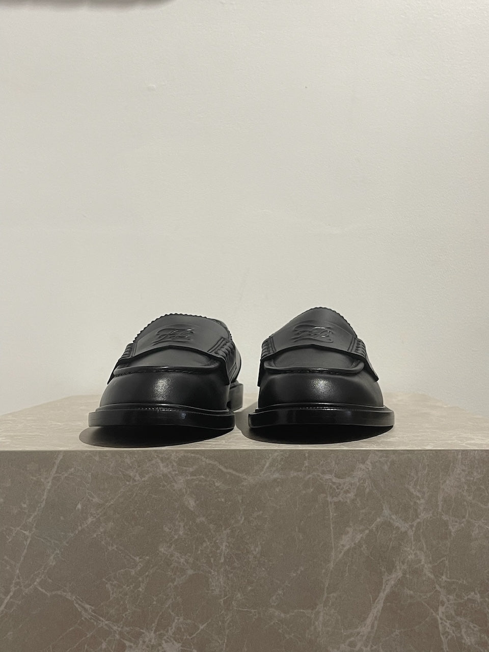 Mocassins Fendi noires T.40 Neufs