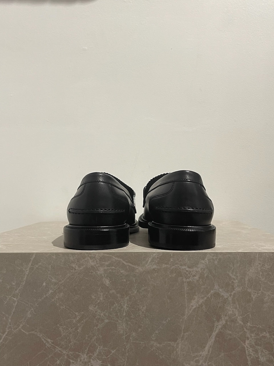 Mocassins Fendi noires T.40 Neufs