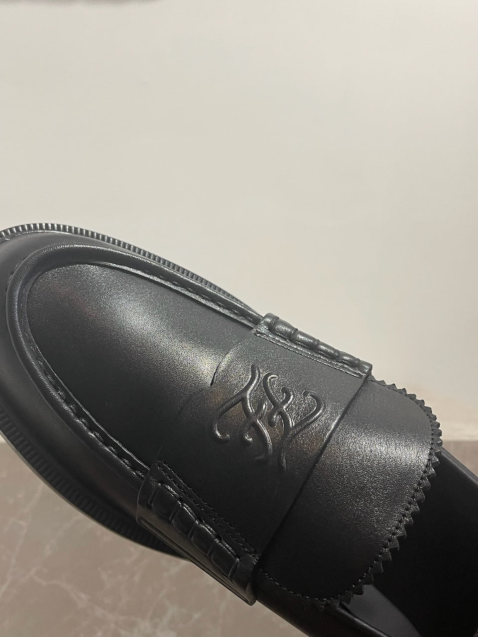 Mocassins Fendi noires T.40 Neufs
