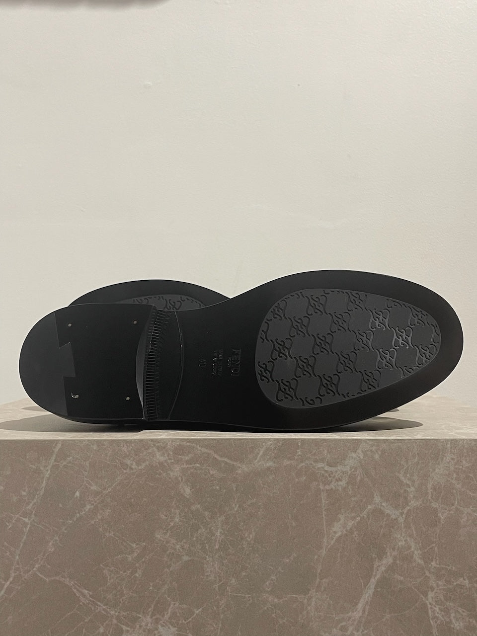 Mocassins Fendi noires T.40 Neufs