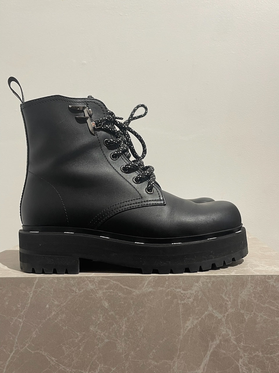 Bottines Rangers Fendi noires T.39