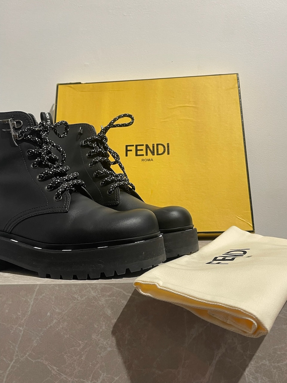 Bottines Rangers Fendi noires T.39