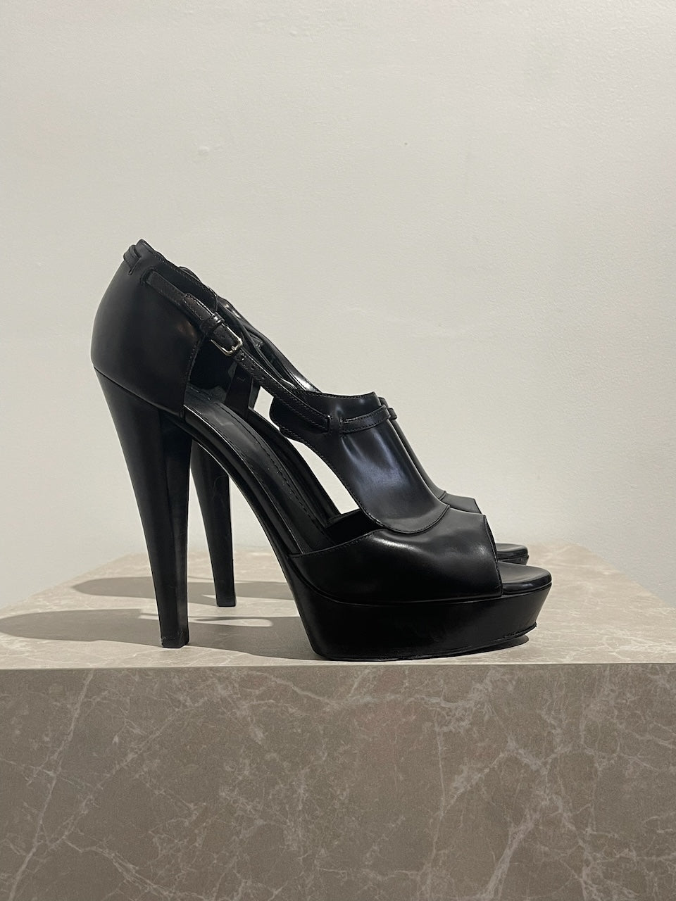 Escarpins Yves Saint Laurent noirs T.40