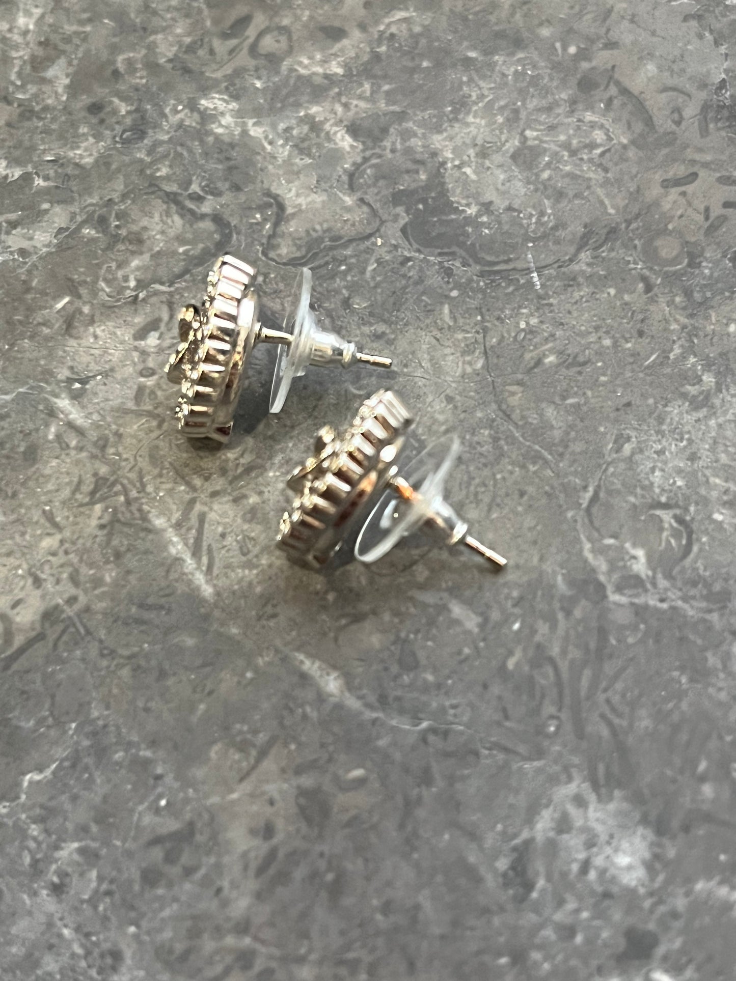 Boucles d'oreilles Chanel ovale argent strass