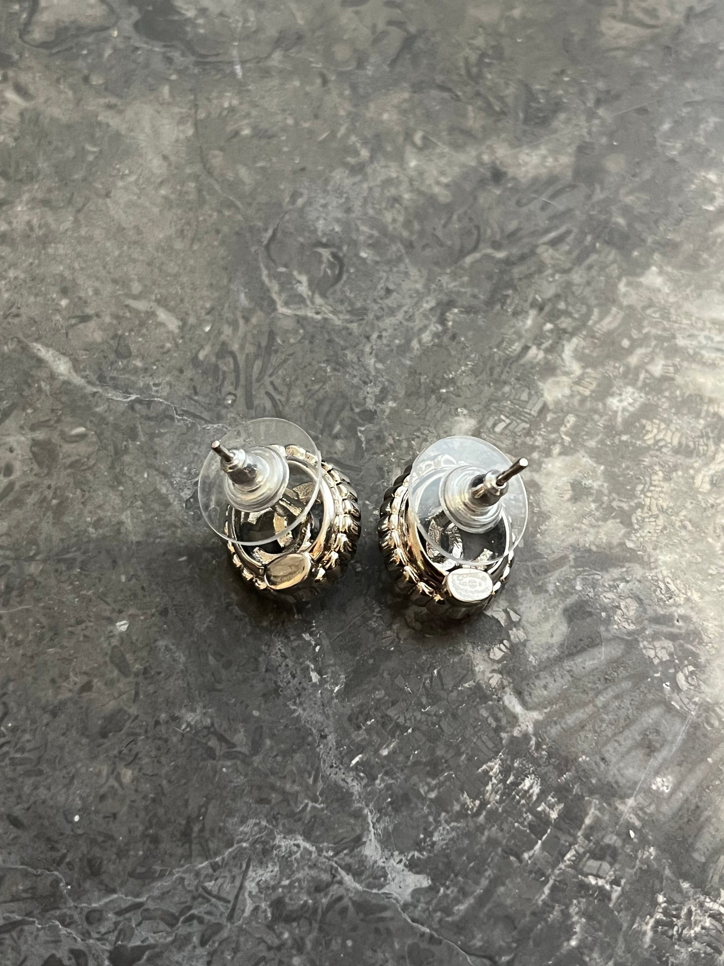 Boucles d'oreilles Chanel ovale argent strass