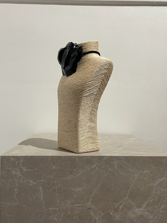 Collier Saint Laurent fleur noir