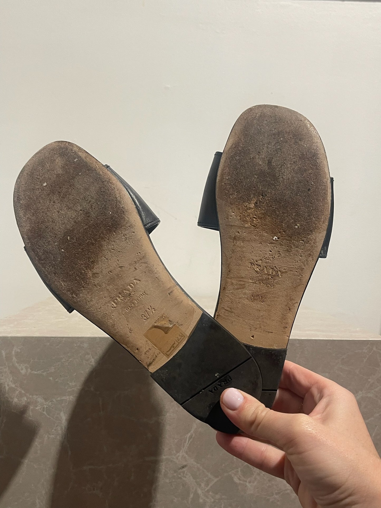 Sandales Prada noires T.37,5