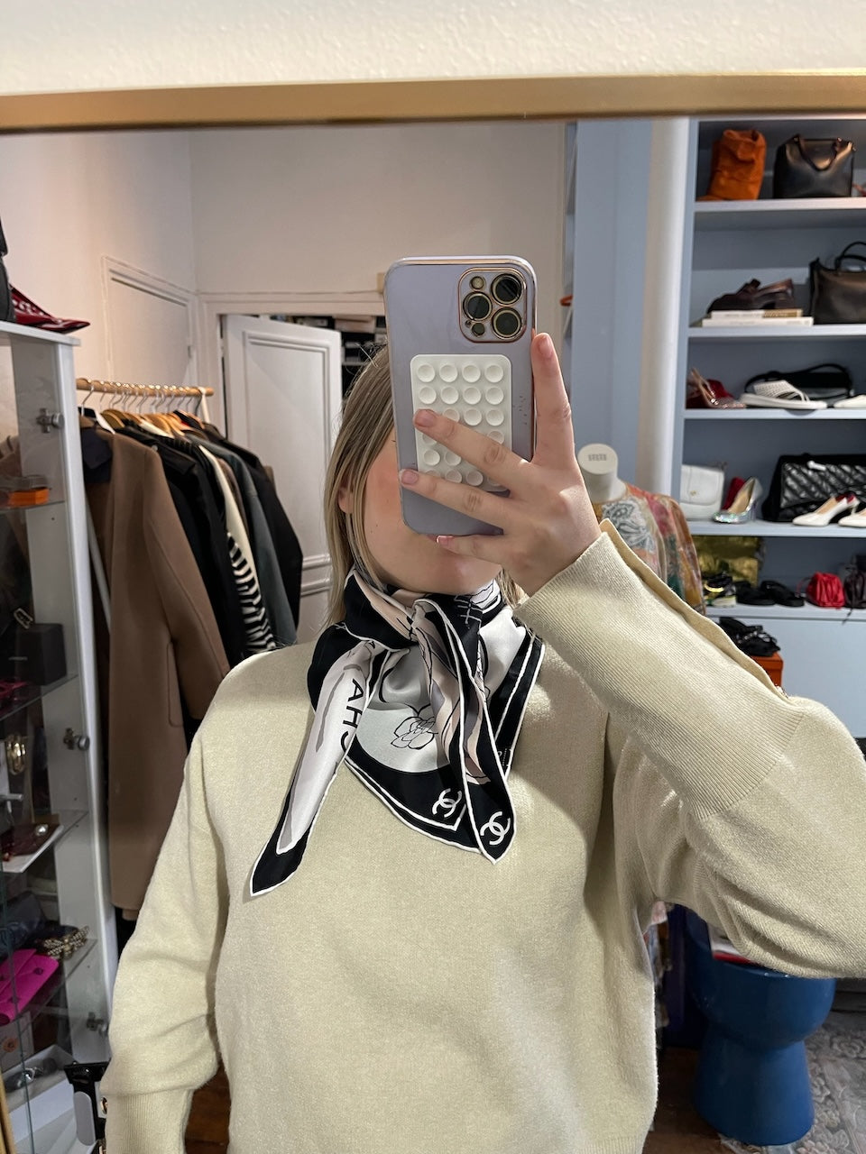Carré 90 Chanel noir et beige