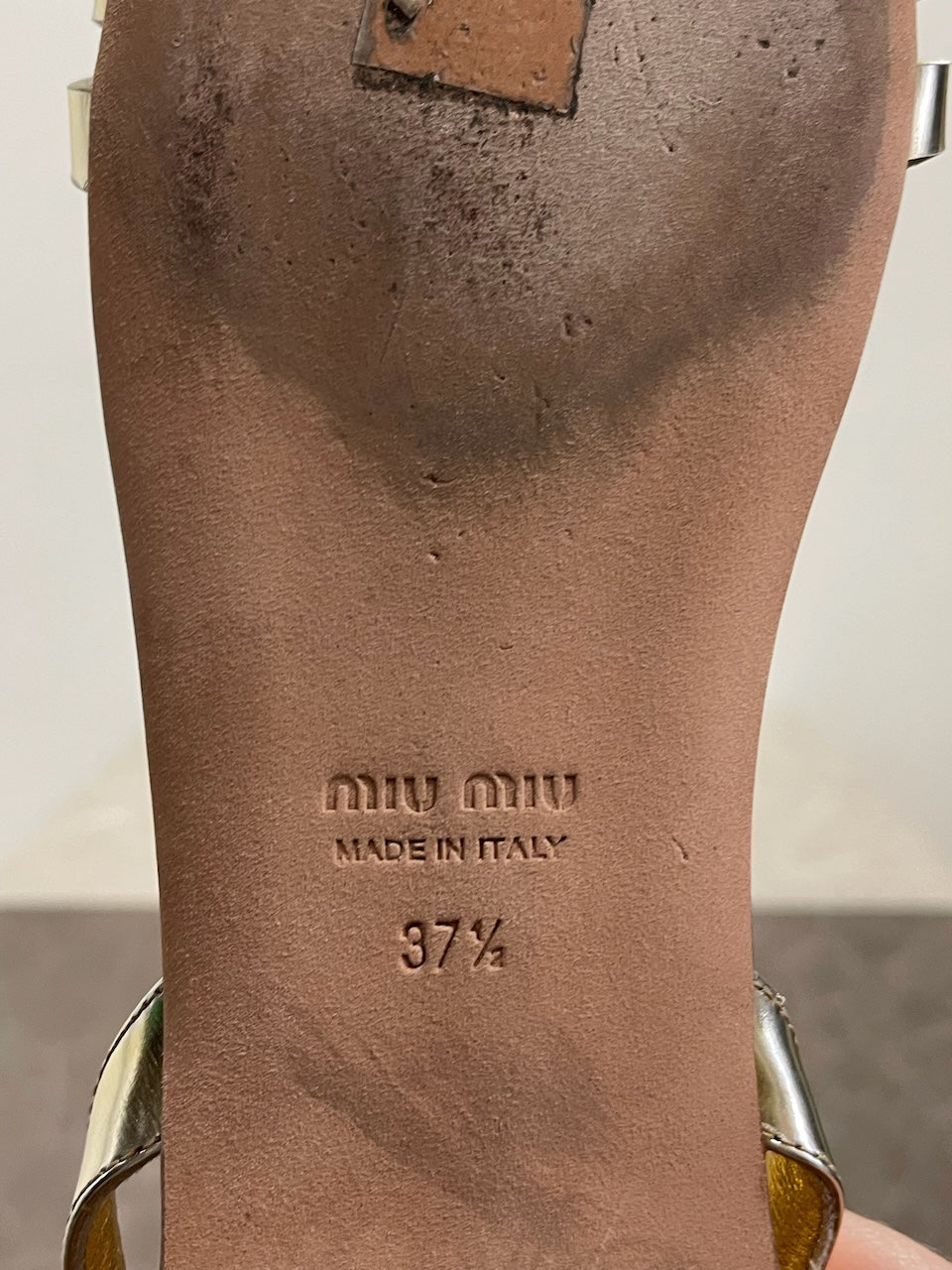 Sandales Miu Miu dorées T.37,5
