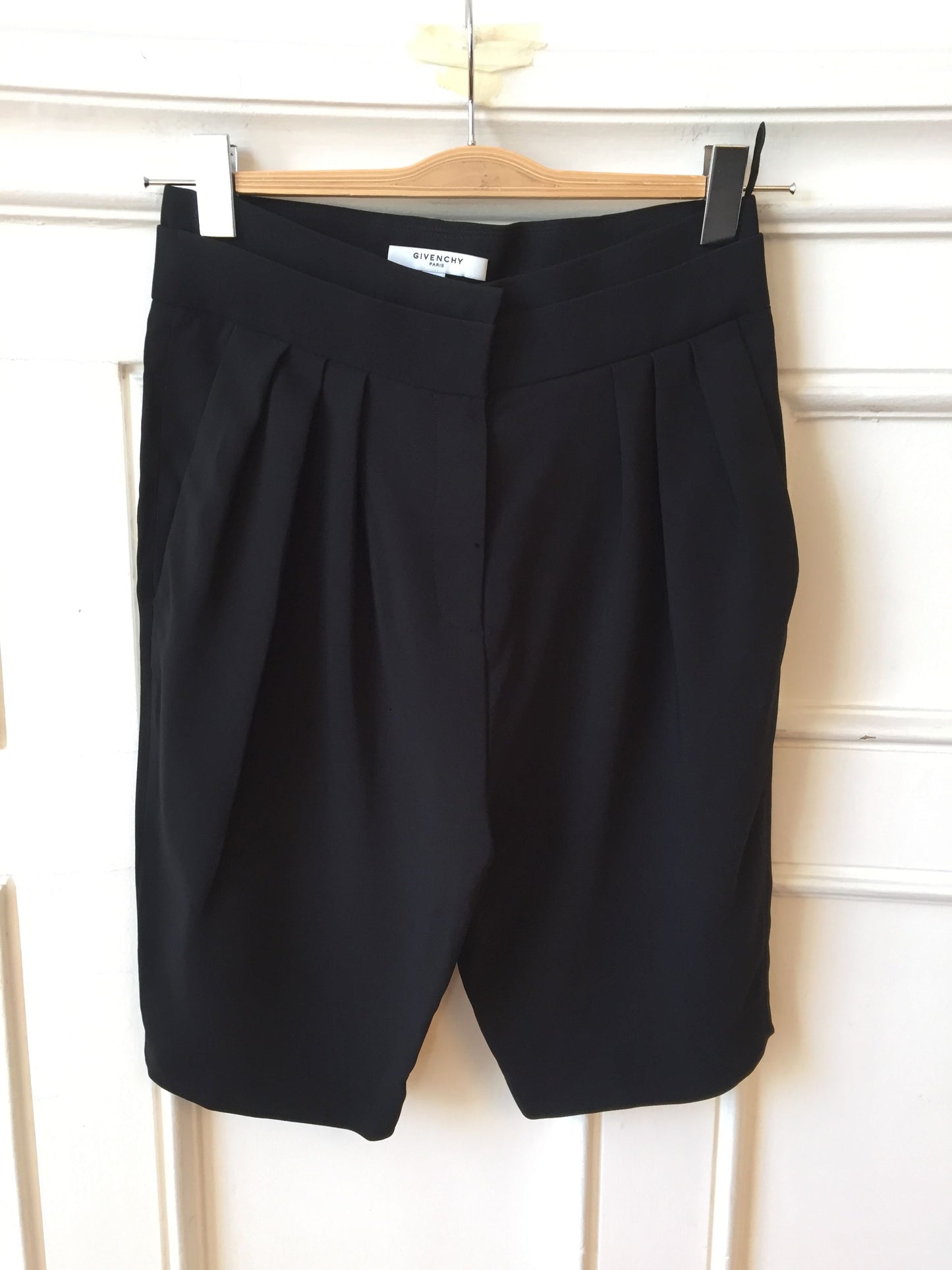Bermuda Givenchy T.34