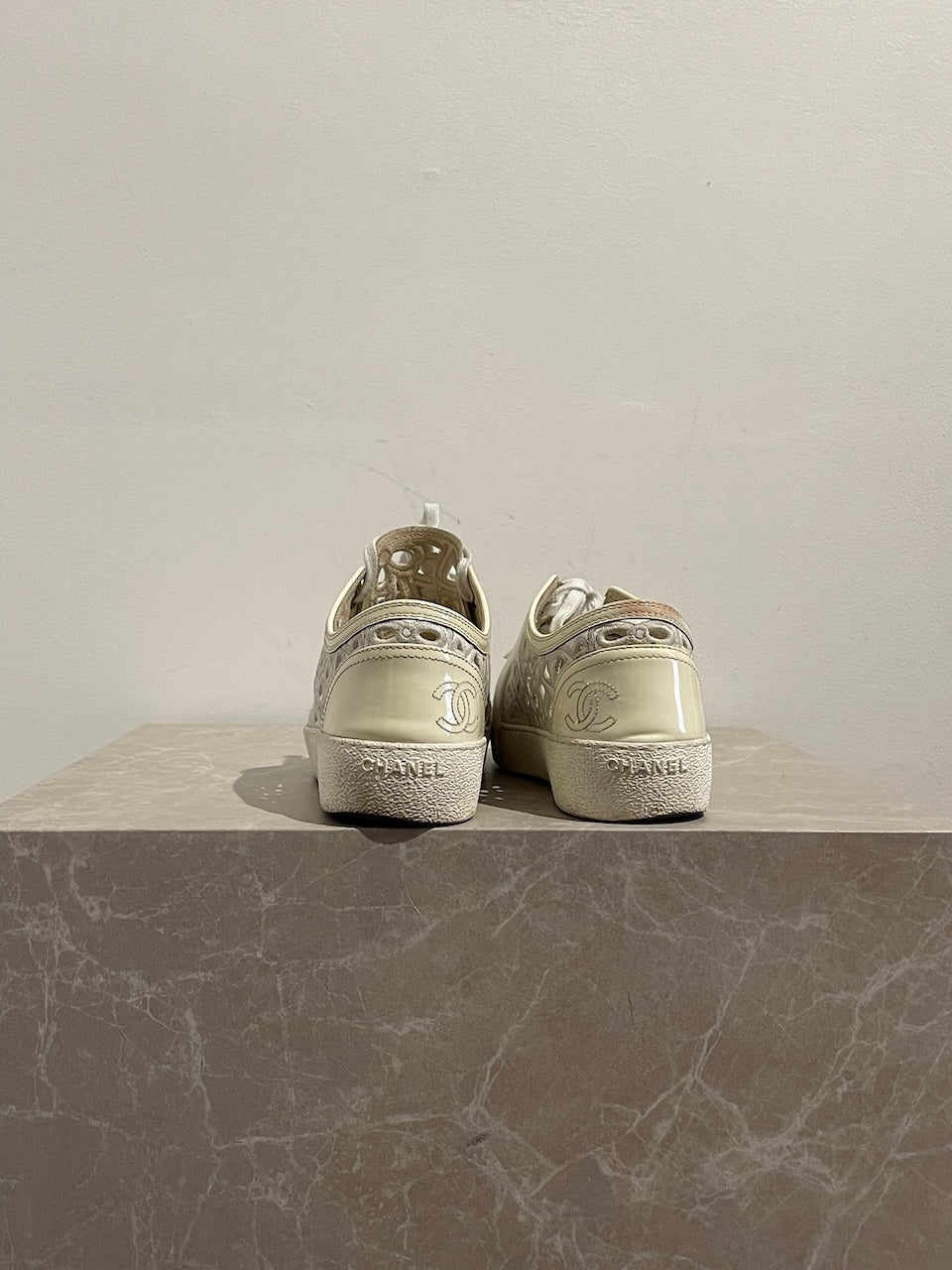 Baskets Chanel blanche T.37