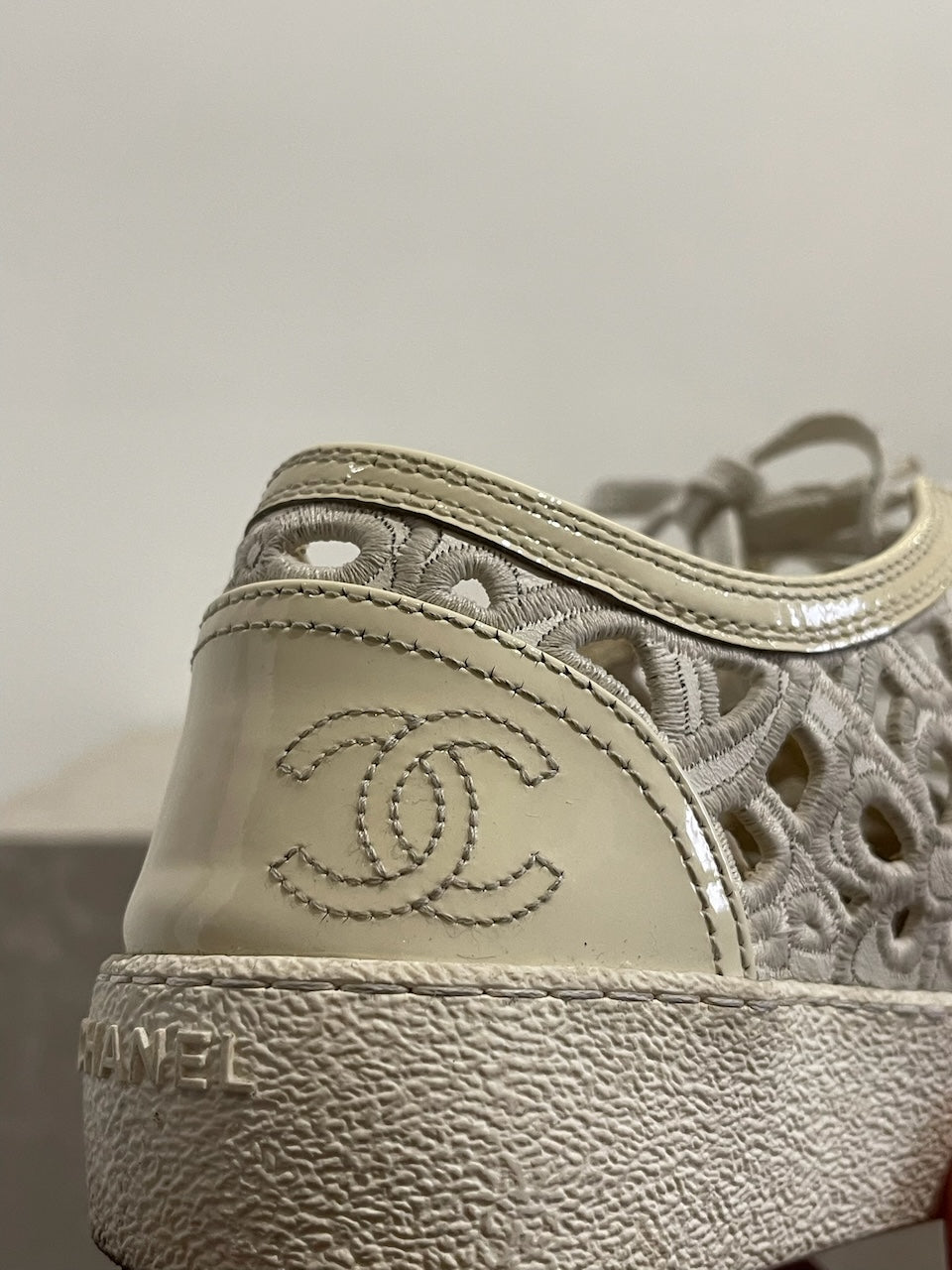 Baskets Chanel blanche T.37