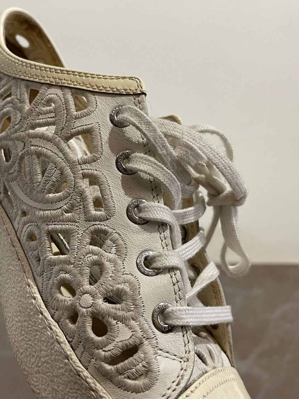 Baskets Chanel blanche T.37