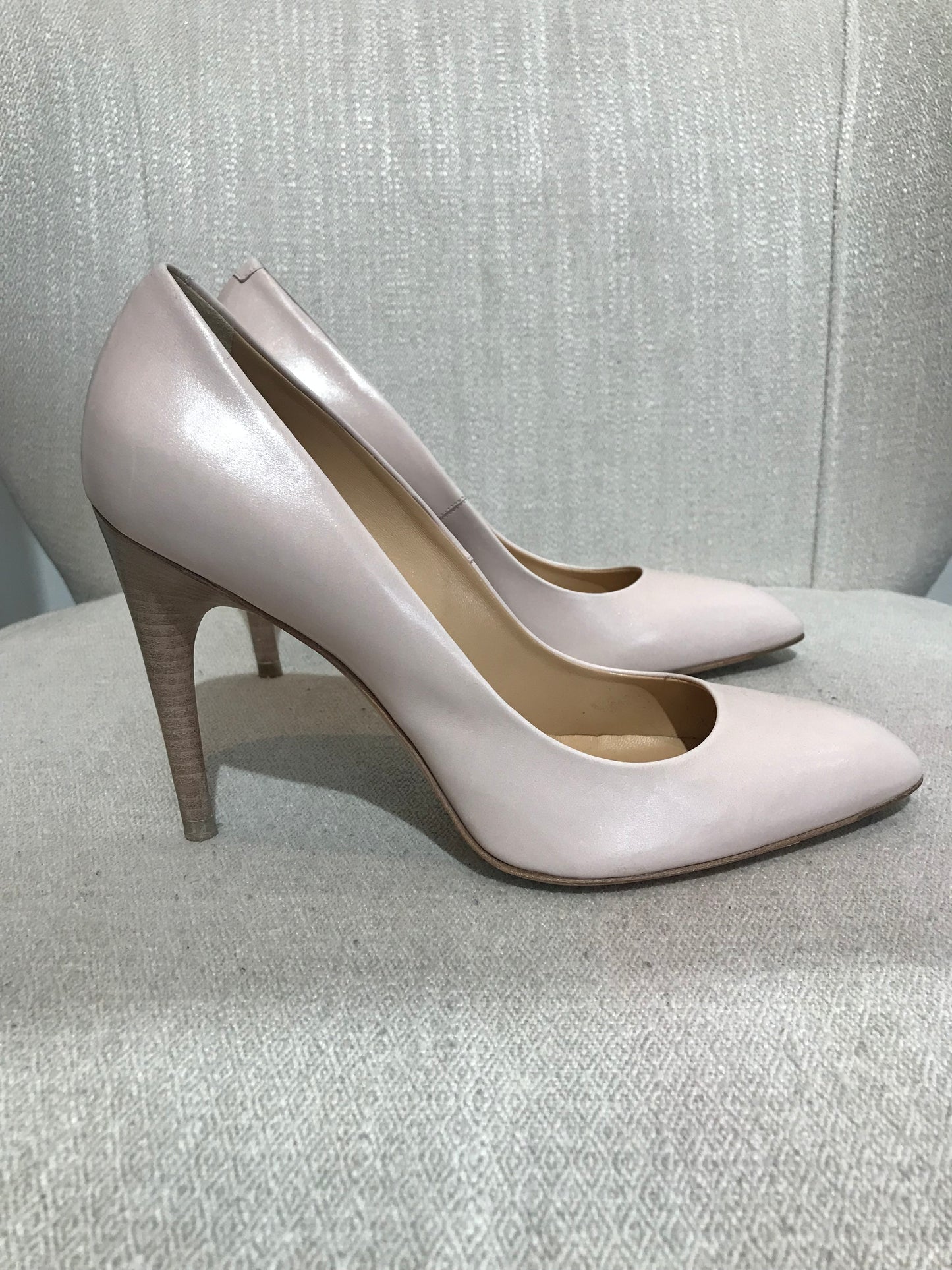 Escarpins Roger Vivier beiges T.38,5 Neufs
