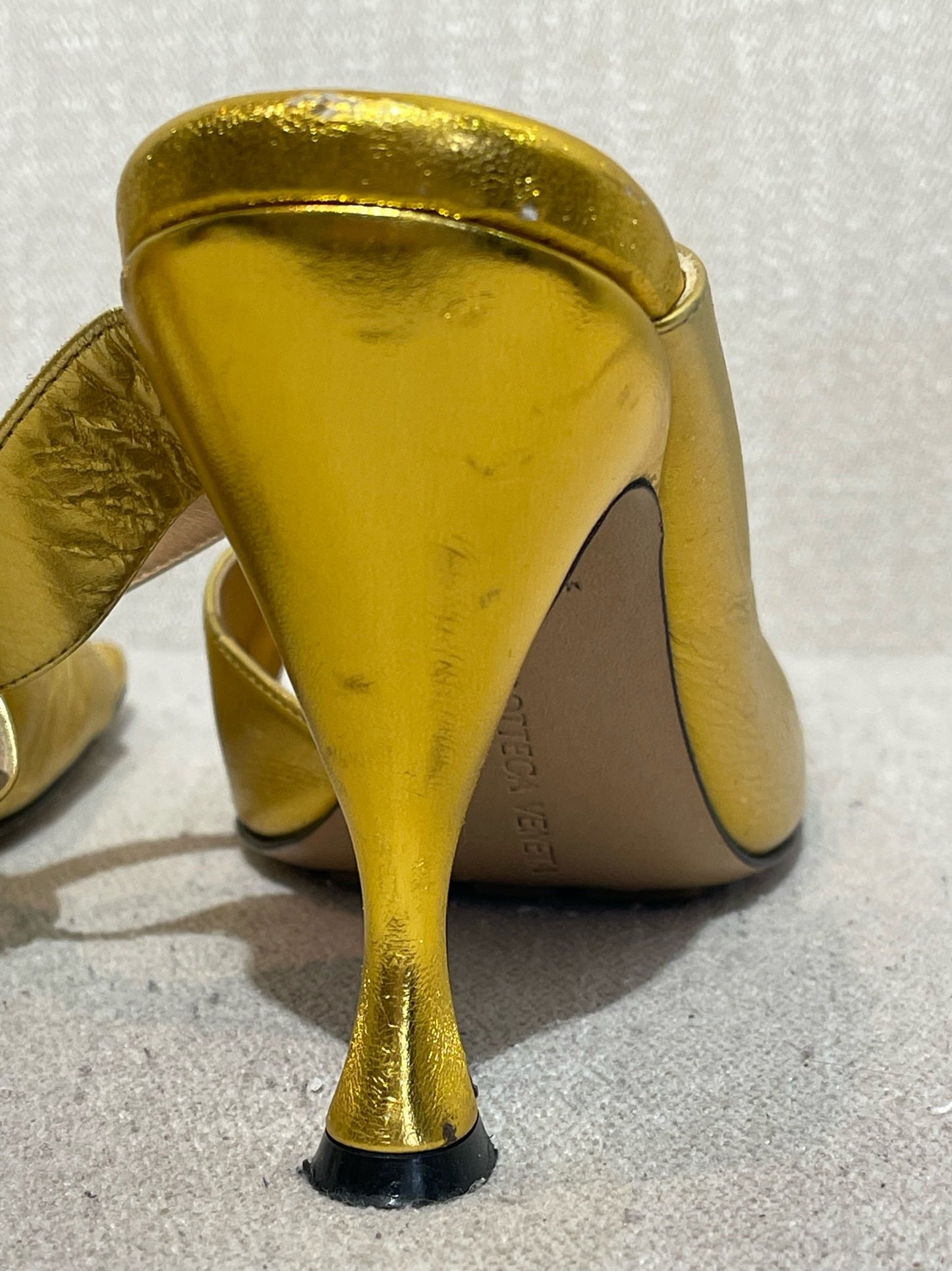 Sandales Bottega Veneta dorées T.38
