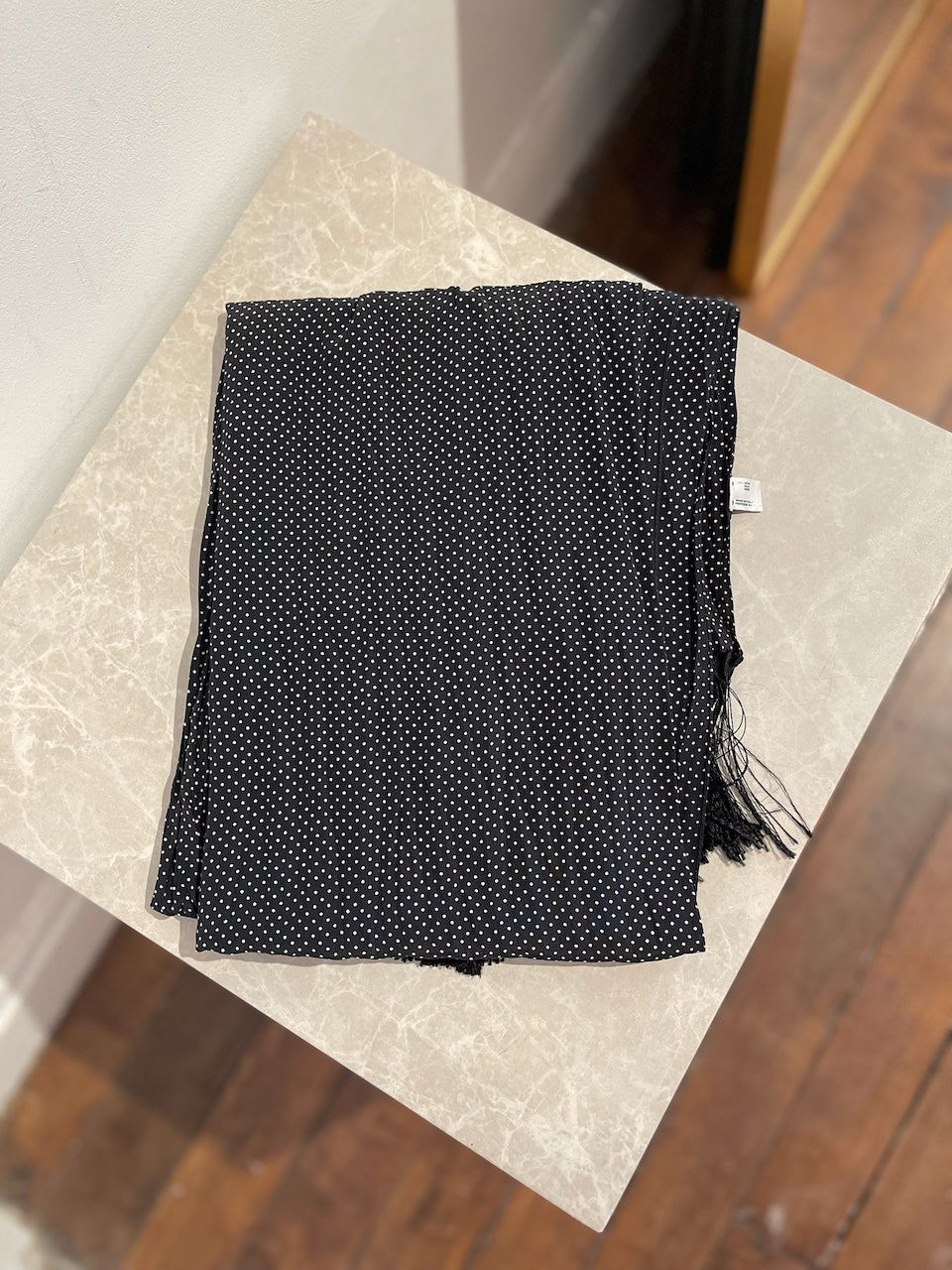 Foulard Saint Laurent à pois noir