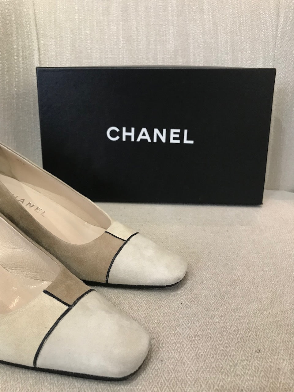 Escarpins Chanel beiges T.36,5