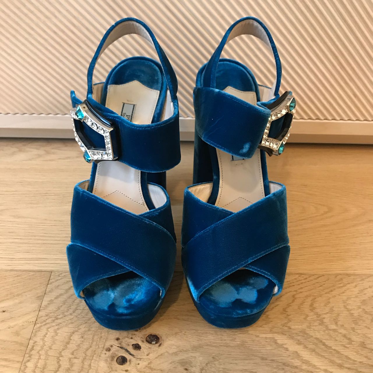 Sandales Prada velours bleu T.37