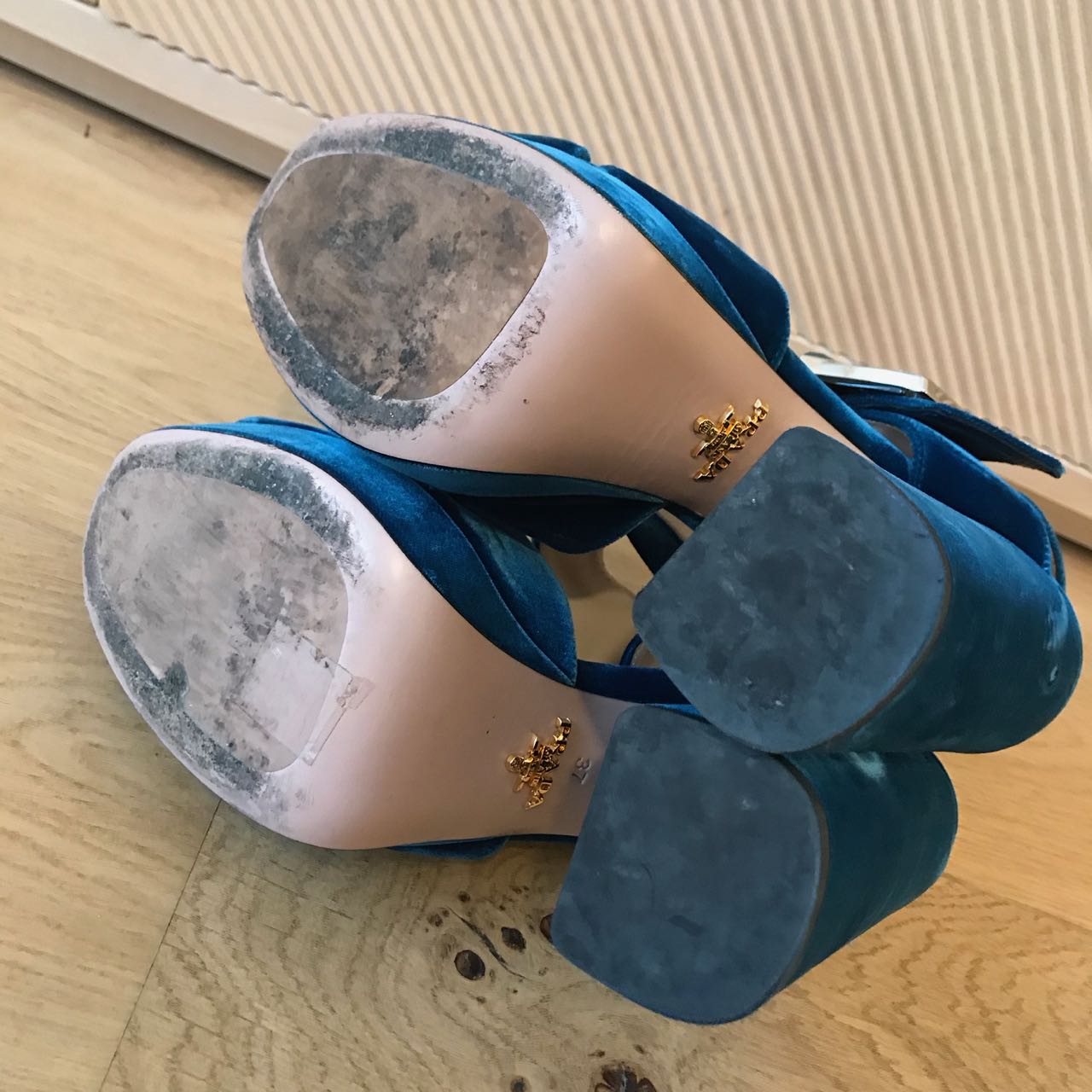 Sandales Prada velours bleu T.37